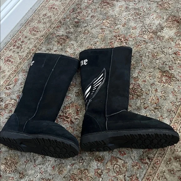 TYLIE MALIBU LOVE ANGEL WING BLACK SILVER TALL UGG LIKE  BOOTS SIZE 10 y2k USA - Picture 4 of 10